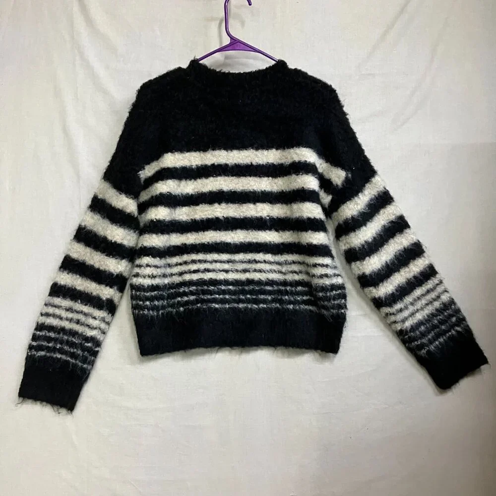 Universal Thread Women's S Black/Cream Striped Pullover Boucle Crew Neck Sweater